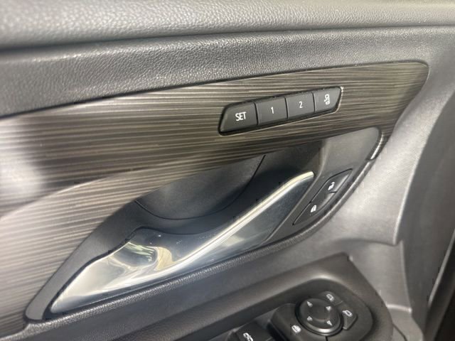 Used 2023 GMC Terrain SLT image 13