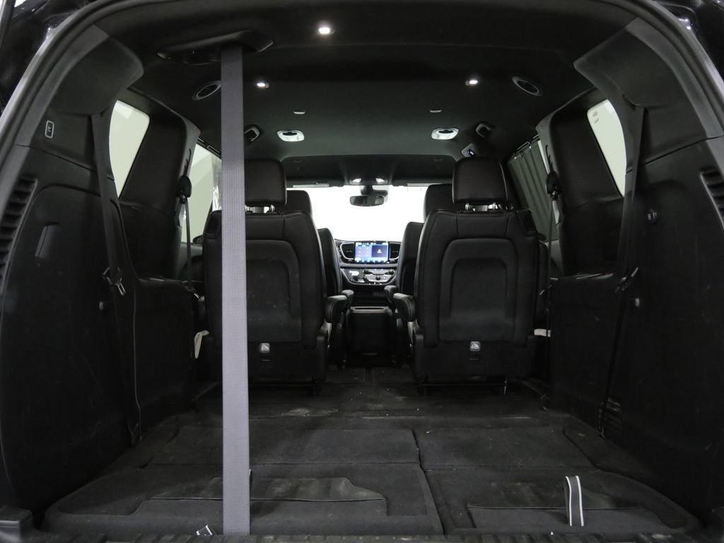 Used 2025 Chrysler Pacifica Select FWD image 29