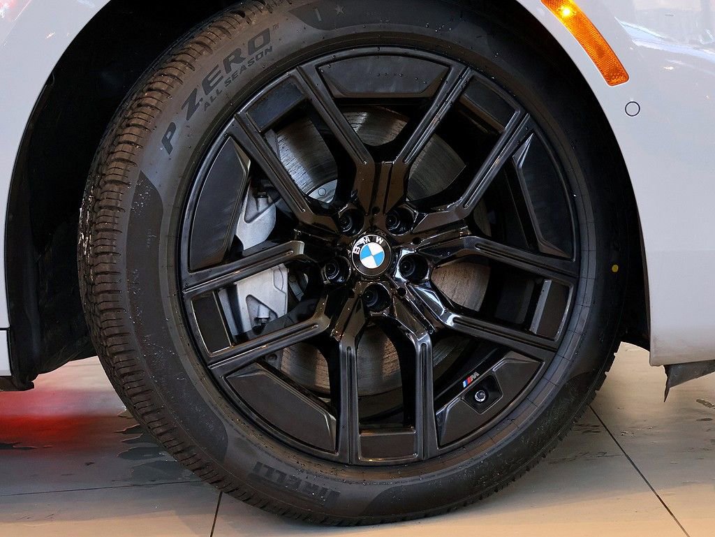 Used 2024 BMW 760i xDrive w/ Premium Package 2 image 9