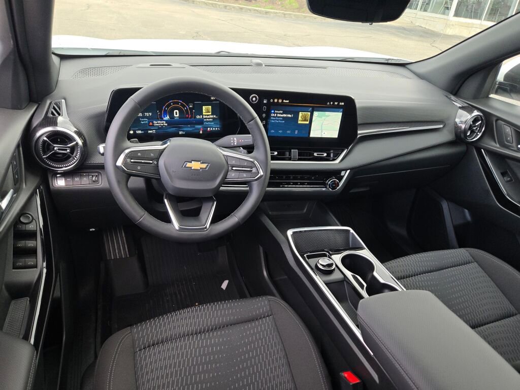 New 2026 Chevrolet Equinox LT w/ Safety and Technology Package AWD/4WD image 17