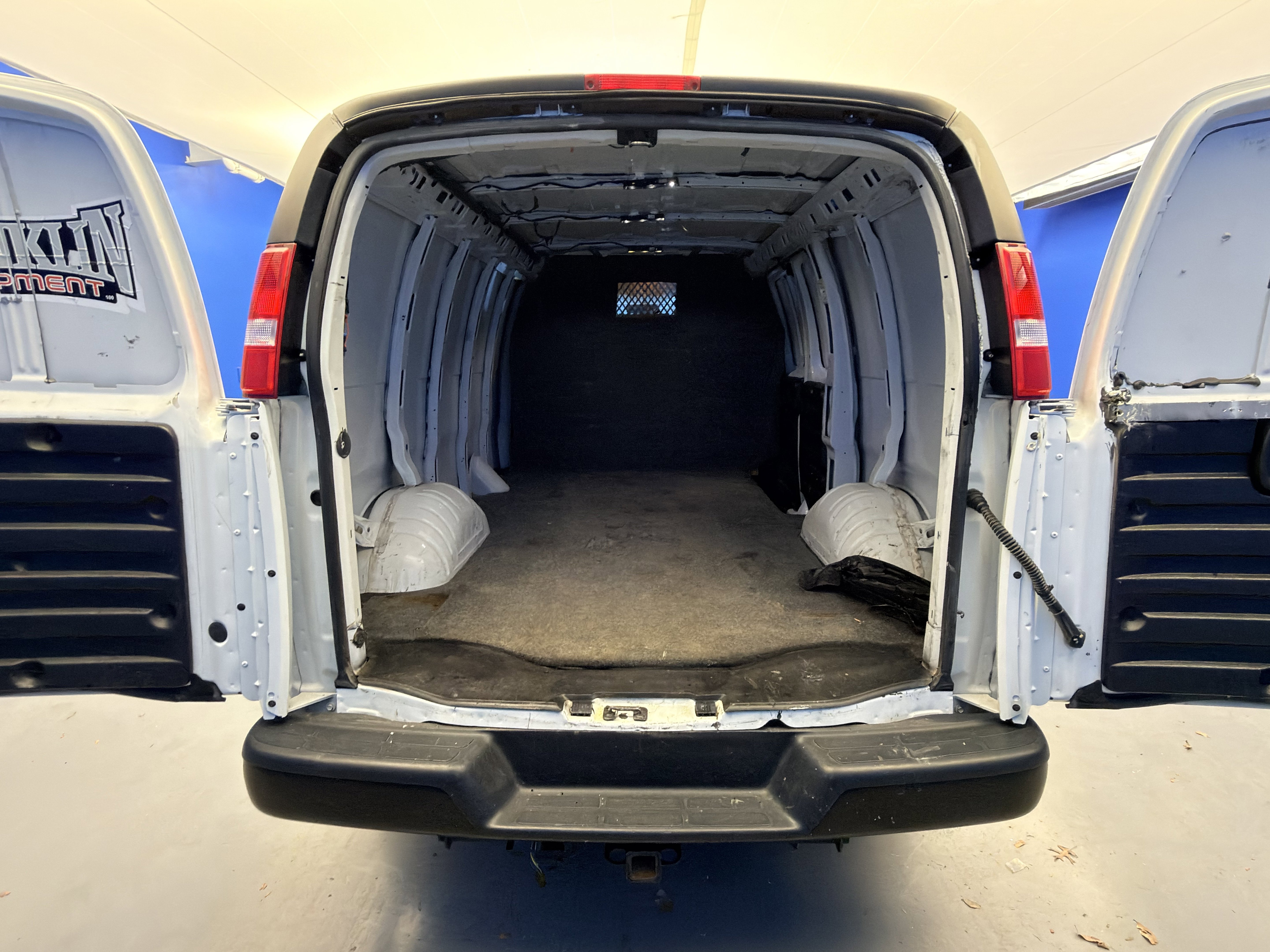 Used 2021 Chevrolet Express 2500 w/ Driver Convenience Package image 26