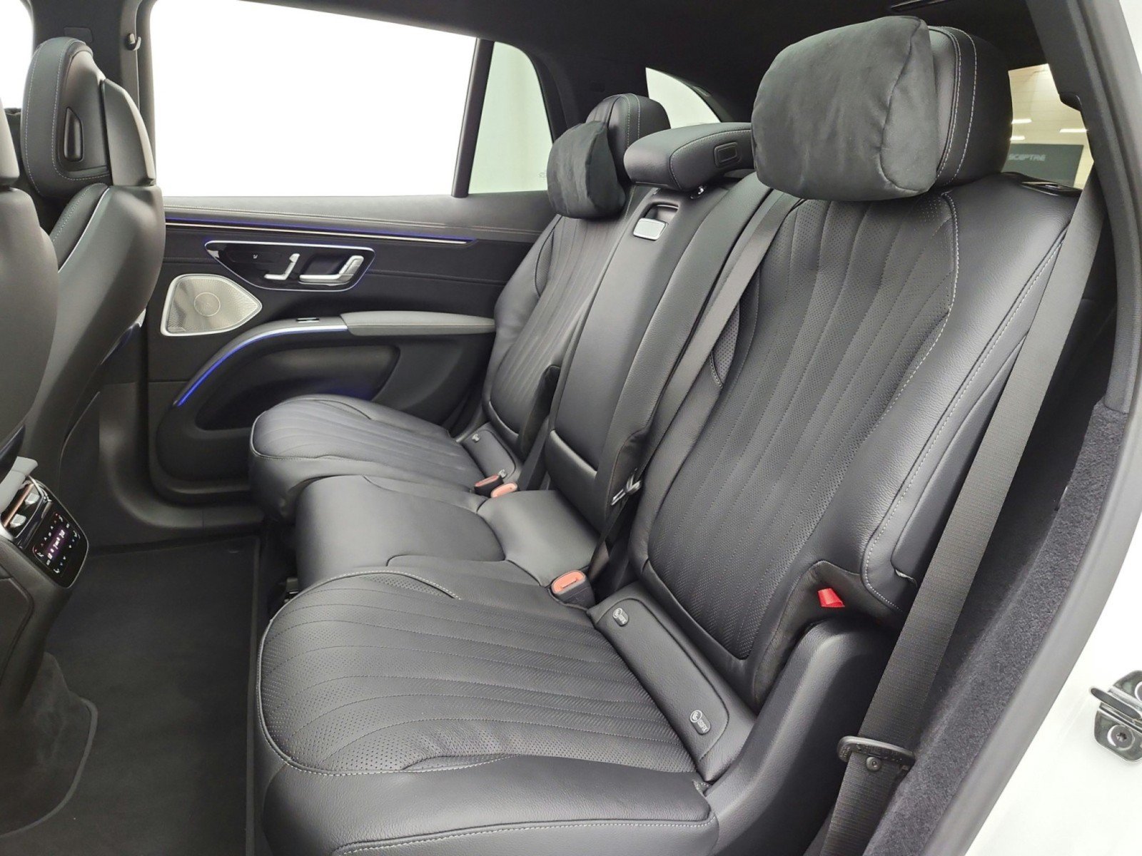 New 2027 Mercedes-Benz EQS 400 4MATIC SUV image 11