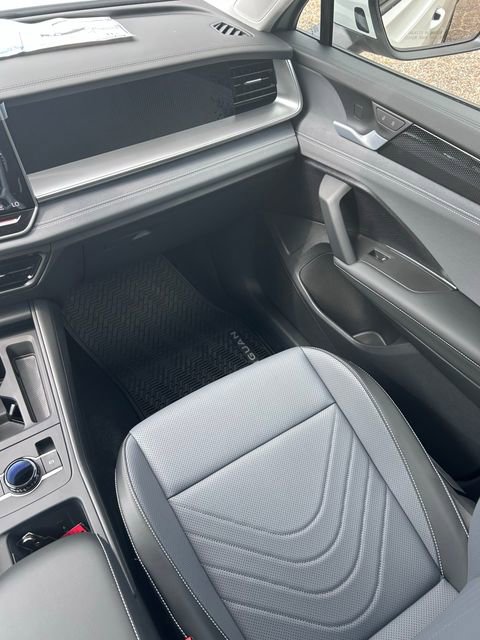 New 2026 Volkswagen Tiguan SE FWD image 12