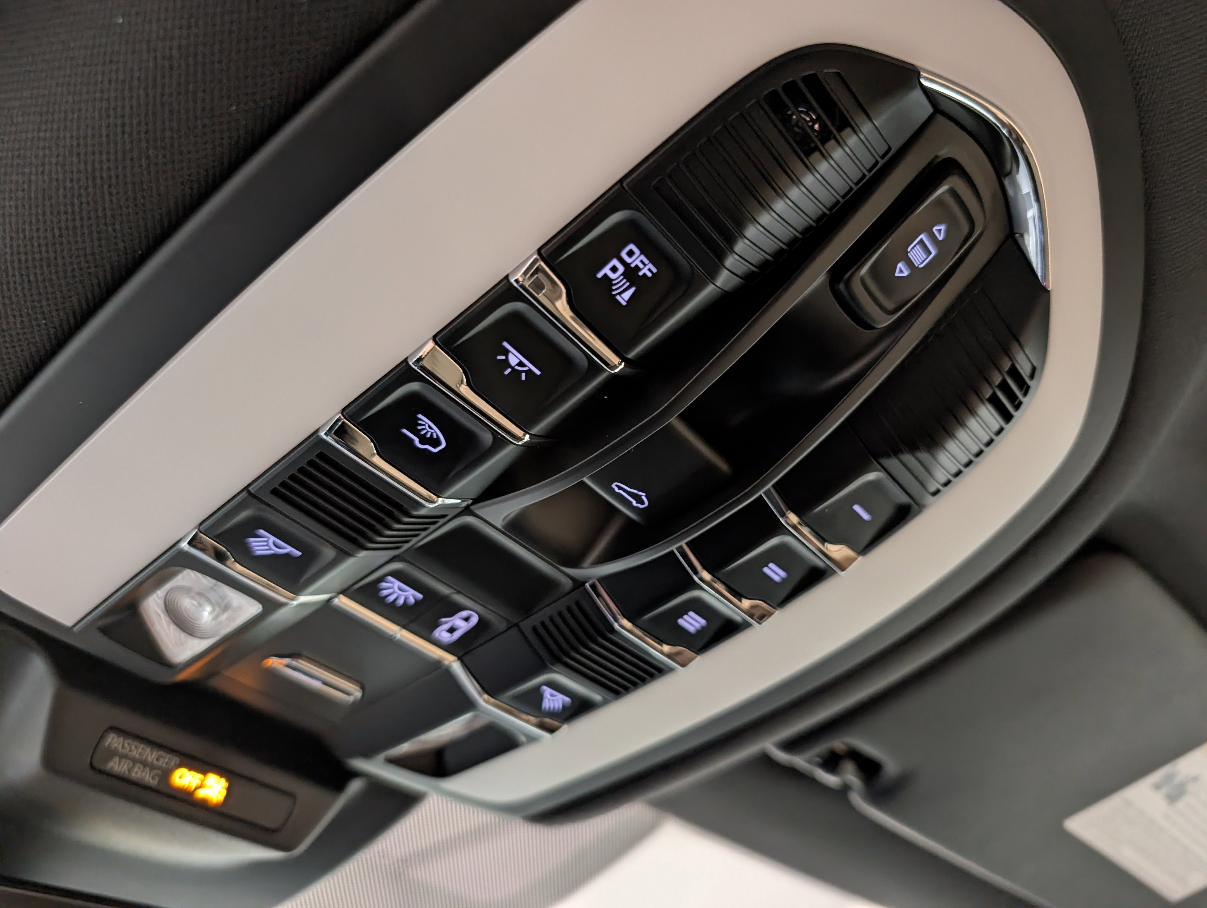 Used 2025 Porsche Macan image 40