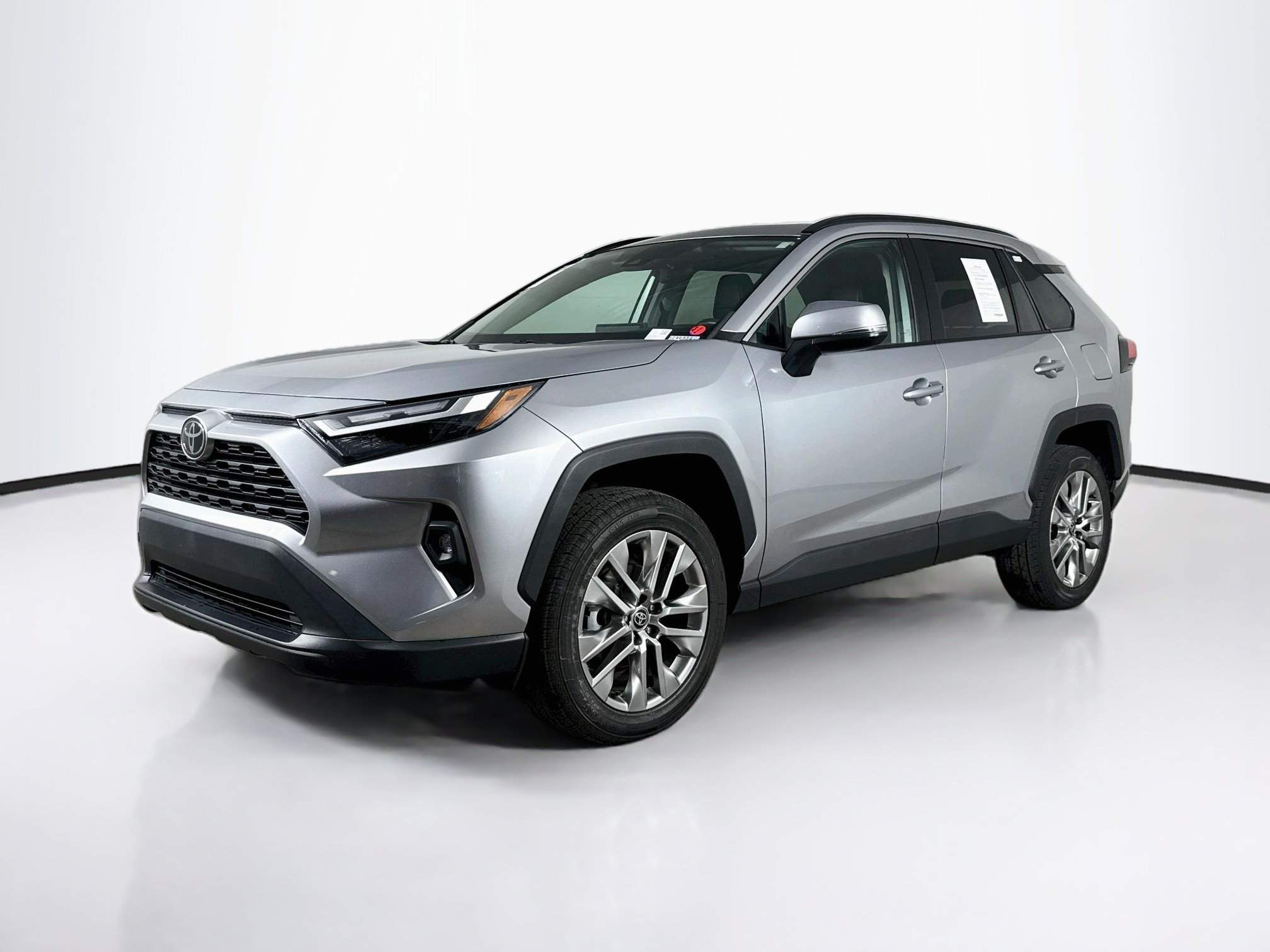 Used 2023 Toyota RAV4 XLE Premium FWD image 4