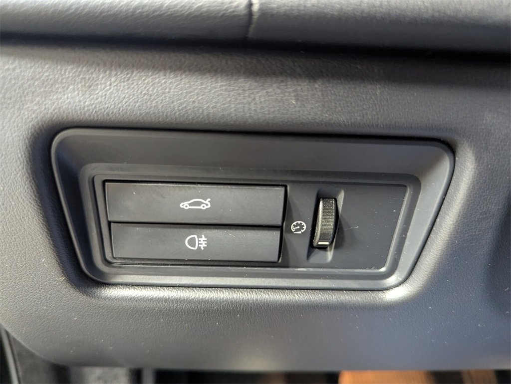 Used 2016 Jaguar XJ R-Sport image 13