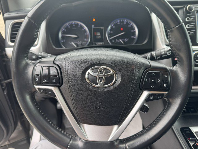 Used 2017 Toyota Highlander XLE AWD/4WD image 15