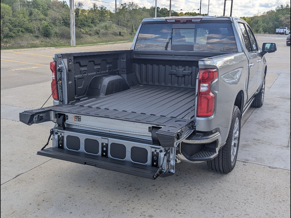 New 2026 Chevrolet Silverado 1500 LTZ w/ Technology Package AWD/4WD image 13