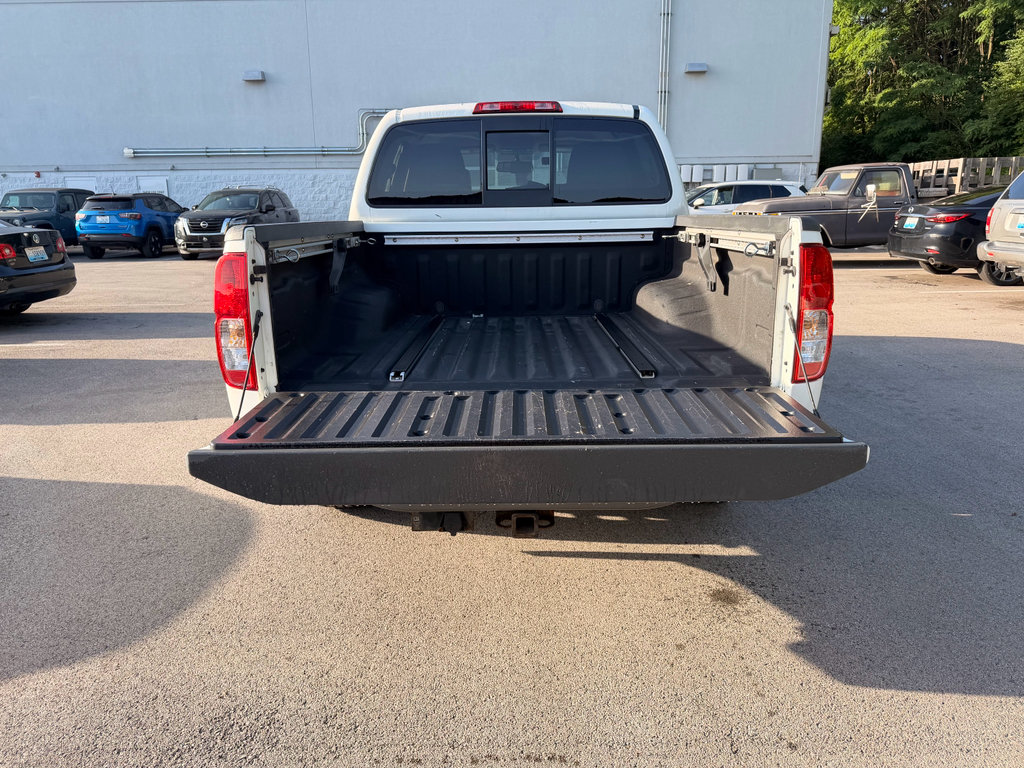 Used 2016 Nissan Frontier SV w/ SV Value Truck Package AWD/4WD image 9