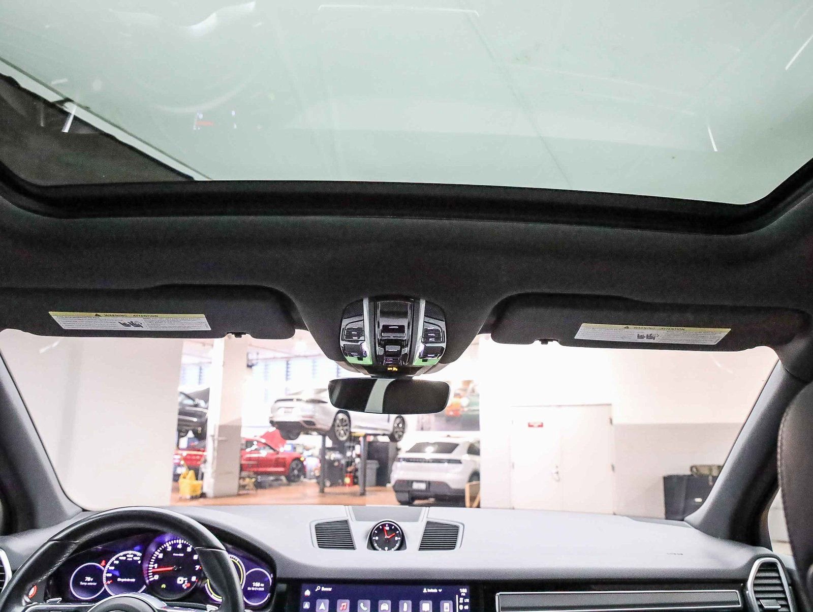 Certified 2023 Porsche Cayenne Platinum Edition image 20