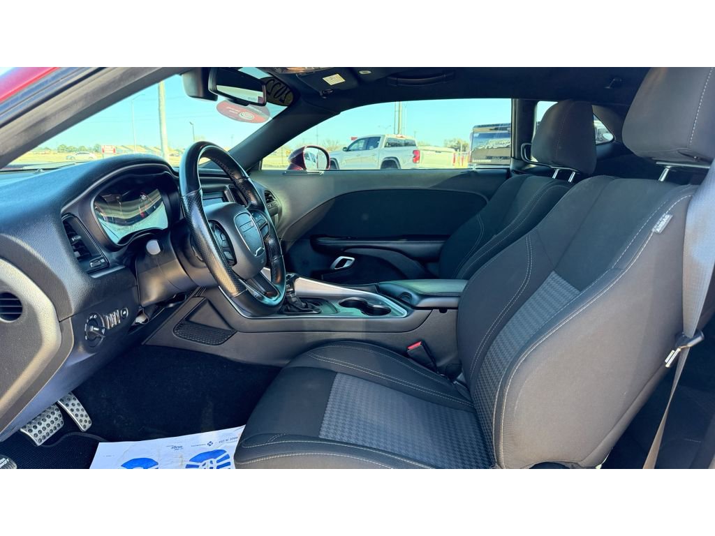Used 2022 Dodge Challenger SXT w/ Driver Convenience Group image 10