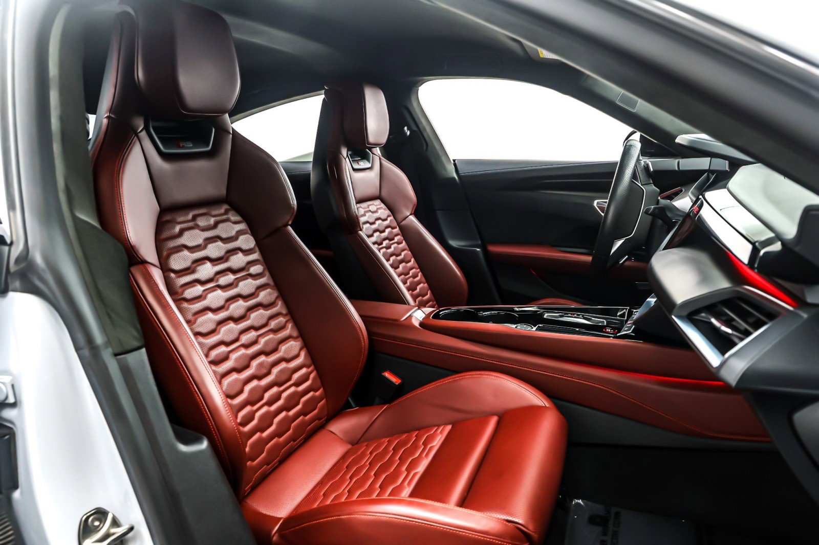 Used 2024 Audi e-tron GT Prestige w/ Prestige Package image 8