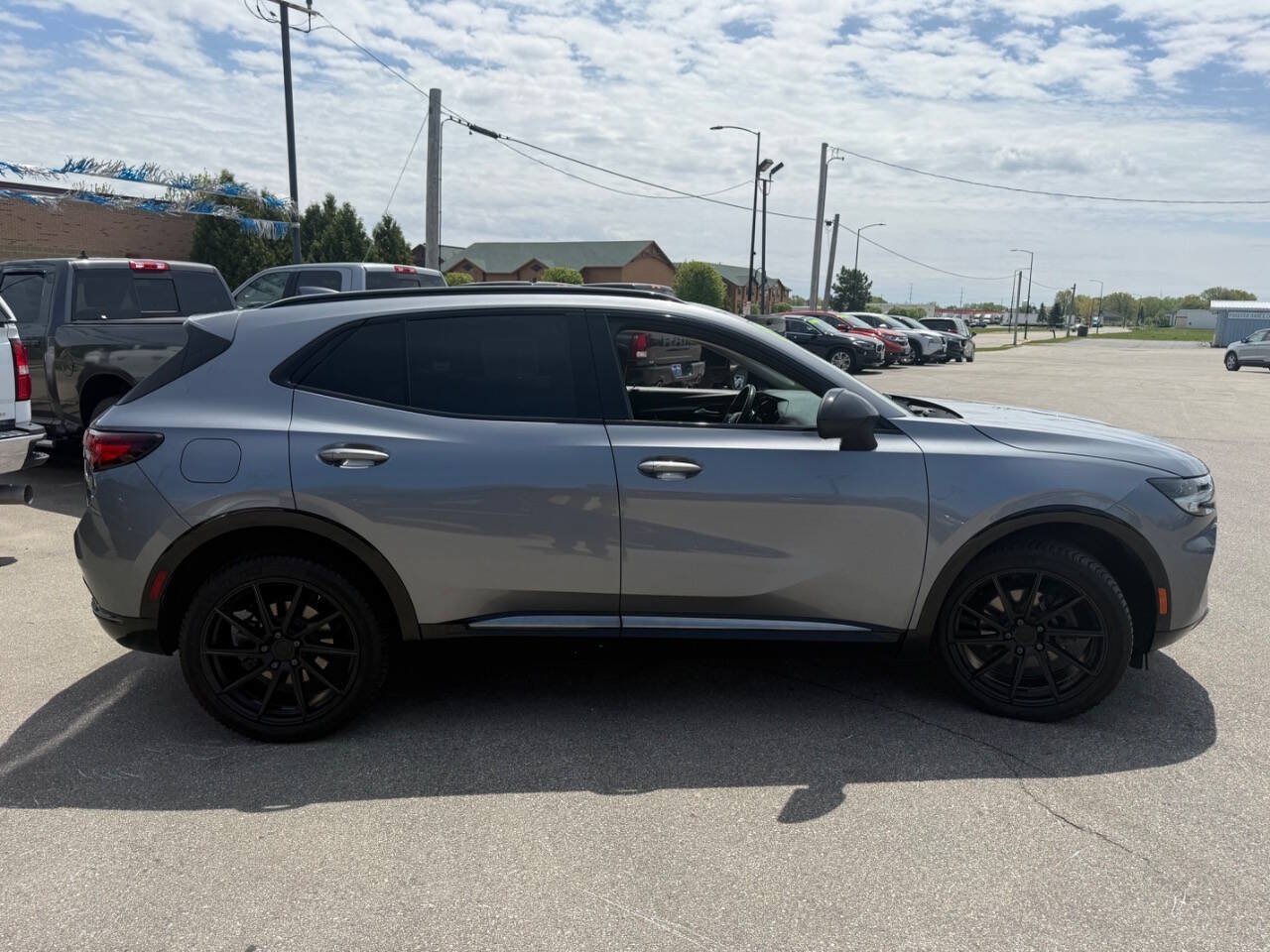 Used 2022 Buick Envision Essence w/ Sport Touring Package AWD/4WD image 9