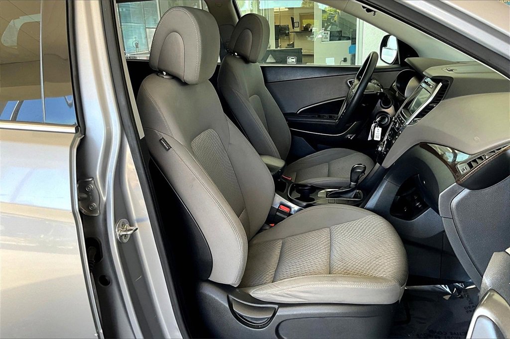 Used 2018 Hyundai Santa Fe SE w/ Cargo Package image 30