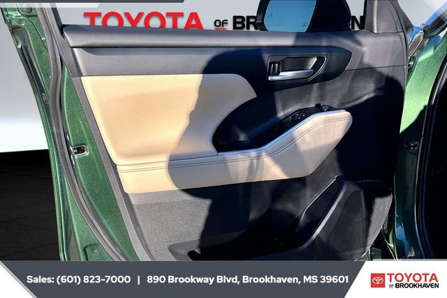 Used 2024 Toyota Highlander XLE image 17