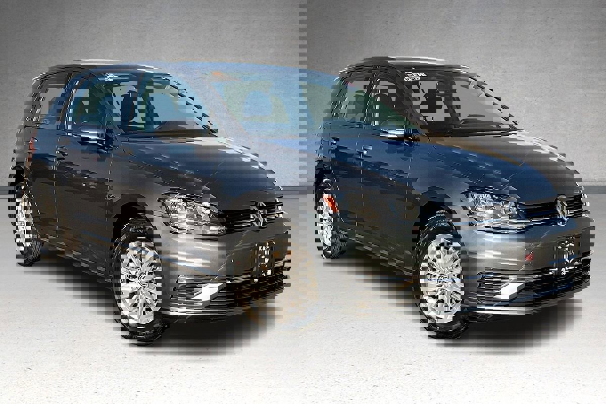 Used 2019 Volkswagen Golf S image 2