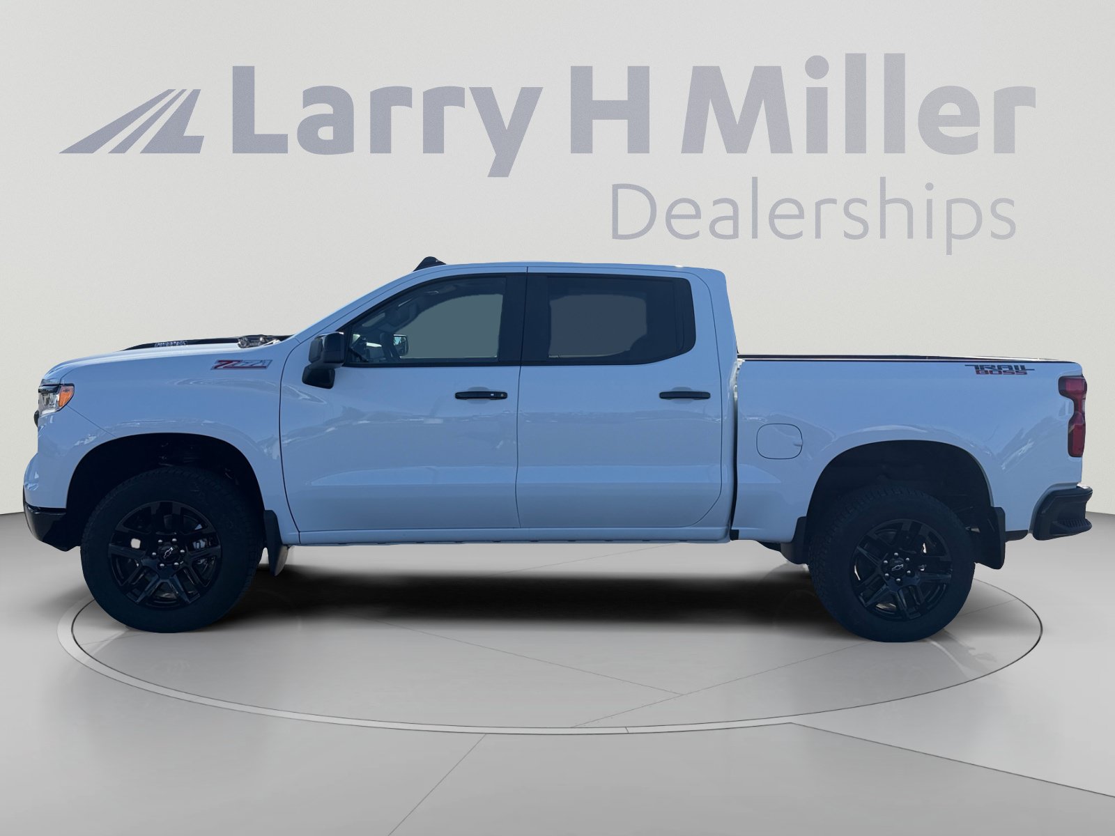 New 2026 Chevrolet Silverado 1500 LT Trail Boss w/ Convenience Package II AWD/4WD image 2