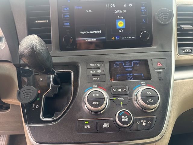 Used 2015 Toyota Sienna LE FWD image 46
