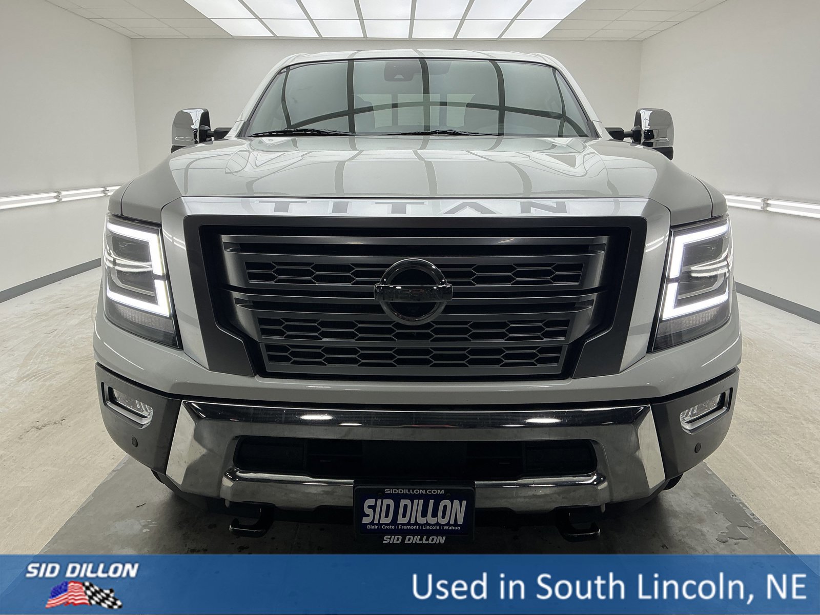 Used 2022 Nissan Titan Platinum Reserve w/ Moonroof Package image 2