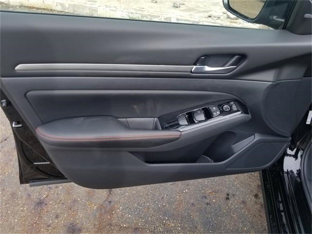 New 2025 Nissan Altima 2.5 SR image 8