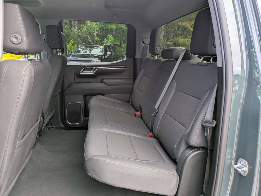 Used 2025 Chevrolet Silverado 1500 LT AWD/4WD image 14