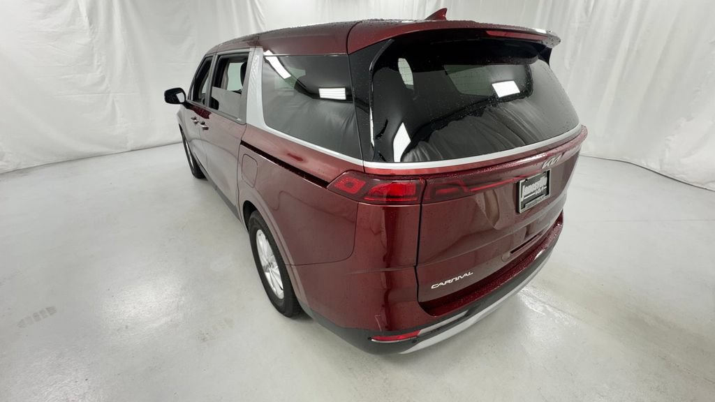 Used 2024 Kia Carnival LX FWD image 5