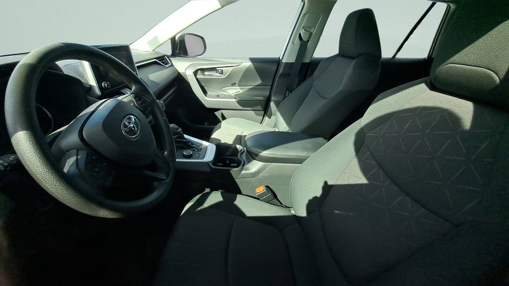 Used 2023 Toyota RAV4 AWD Hybrid image 5