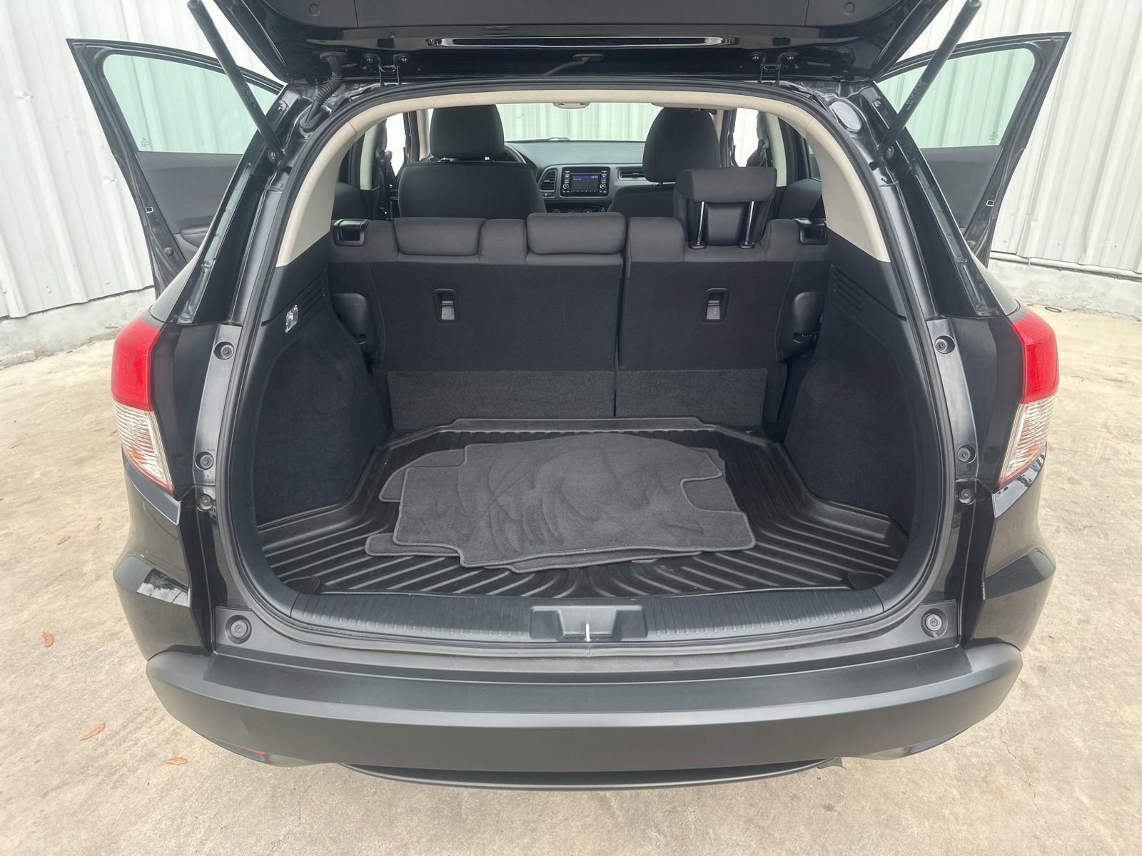 Used 2022 Honda HR-V LX image 9