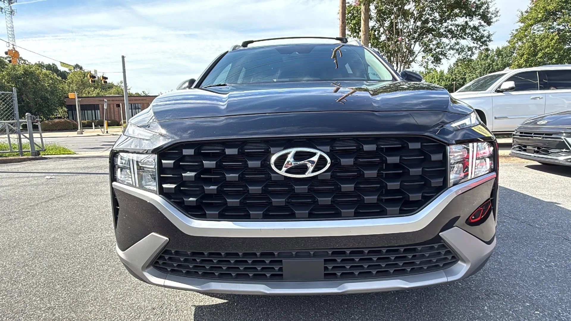 Used 2023 Hyundai Santa Fe SEL image 2