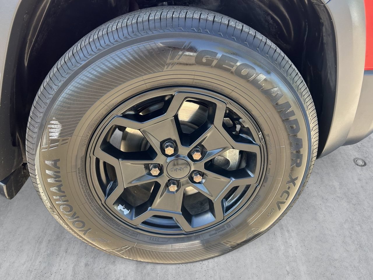 Used 2019 Jeep Cherokee Trailhawk w/ Comfort/Convenience Group AWD/4WD image 9