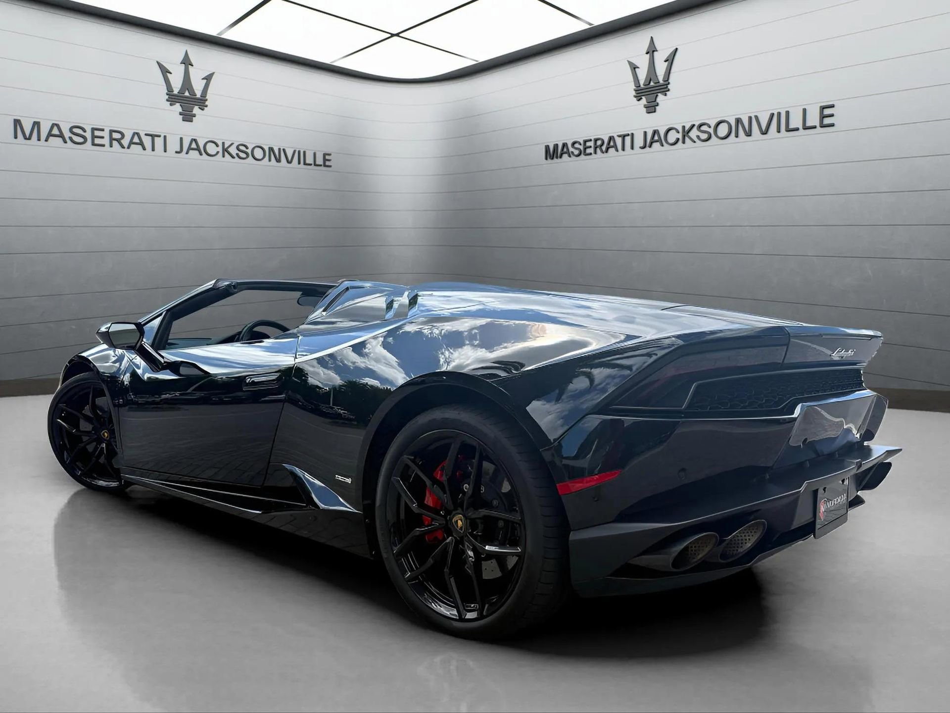 Used 2016 Lamborghini Huracan LP 610-4 AWD/4WD image 3