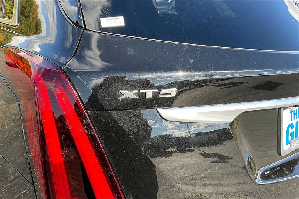 Used 2022 Cadillac XT5 Premium Luxury w/ LPO, Floor Liner Package image 25