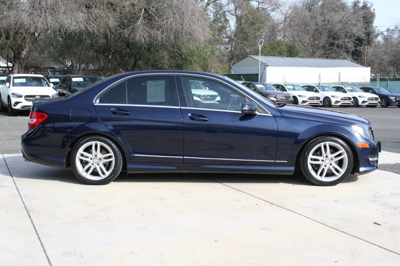 Used 2012 Mercedes-Benz C 300 C 300 Luxury 4MATIC AWD 4dr Se image 4