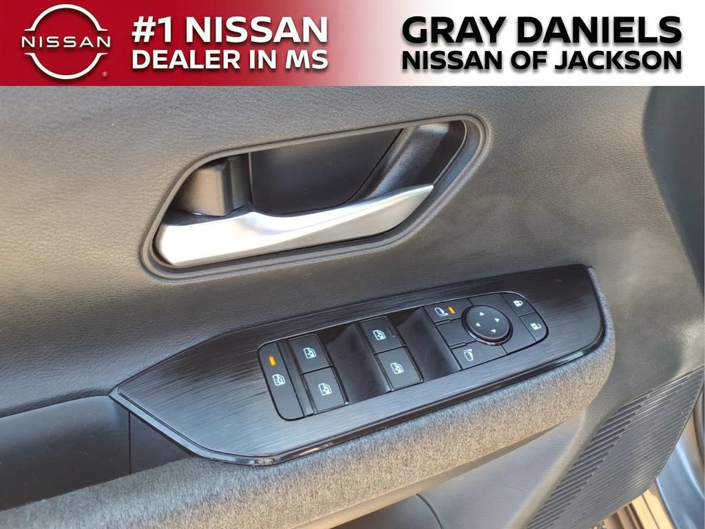 Certified 2025 Nissan Kicks SV AWD/4WD image 12