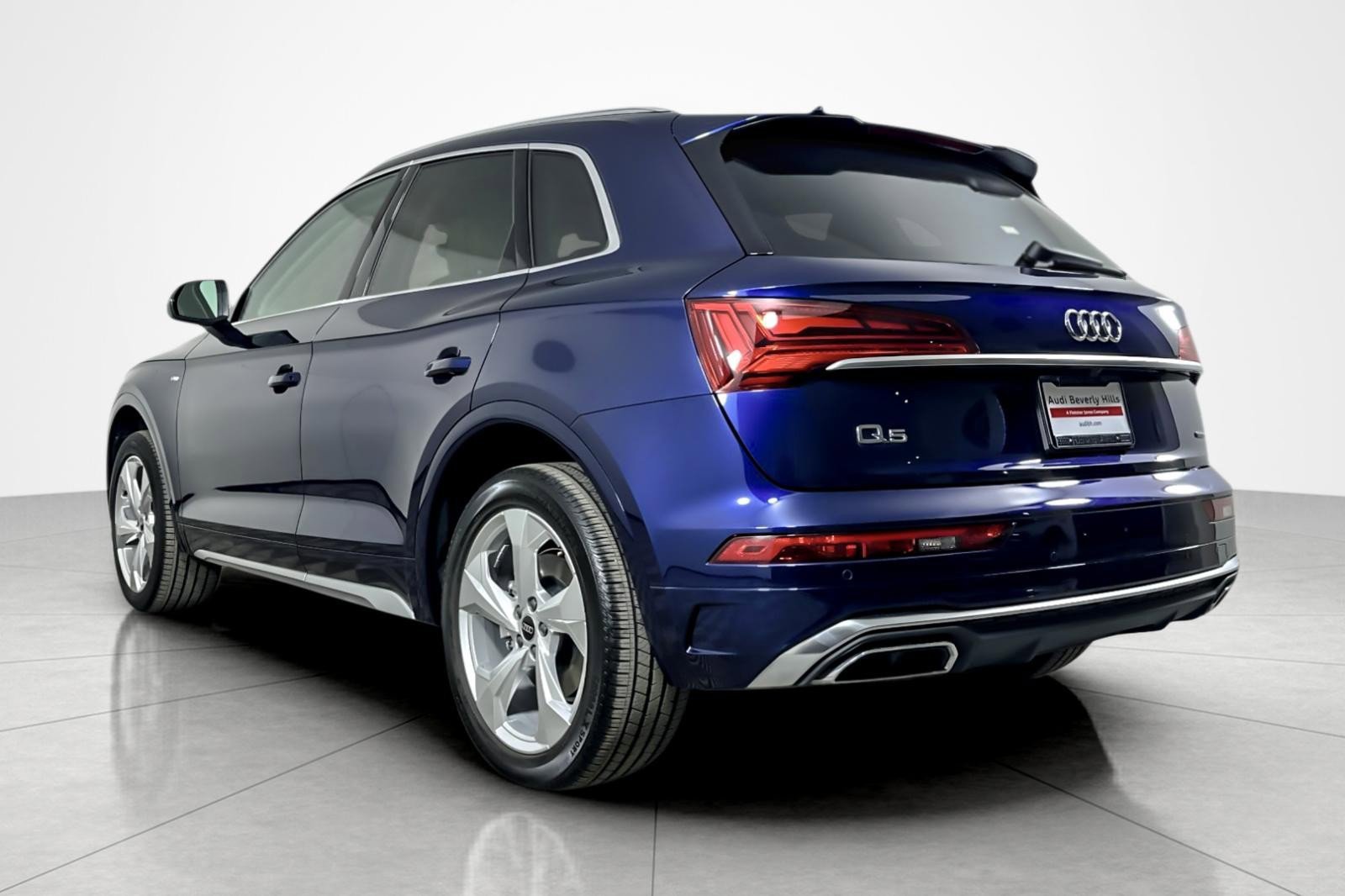 Used 2023 Audi Q5 2.0T Premium Plus w/ Premium Plus Package image 3