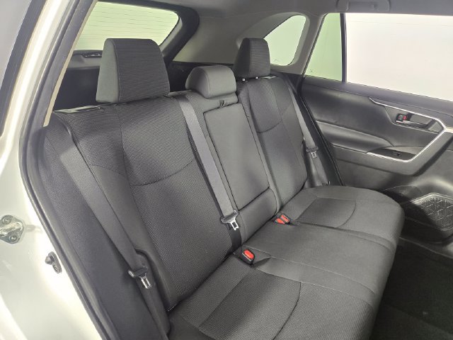 Used 2024 Toyota RAV4 LE FWD image 17