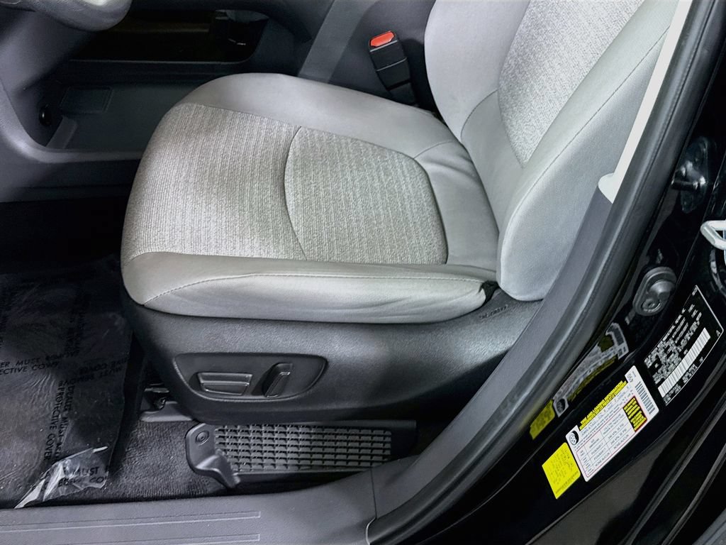 Certified 2024 Toyota Sienna LE FWD image 23