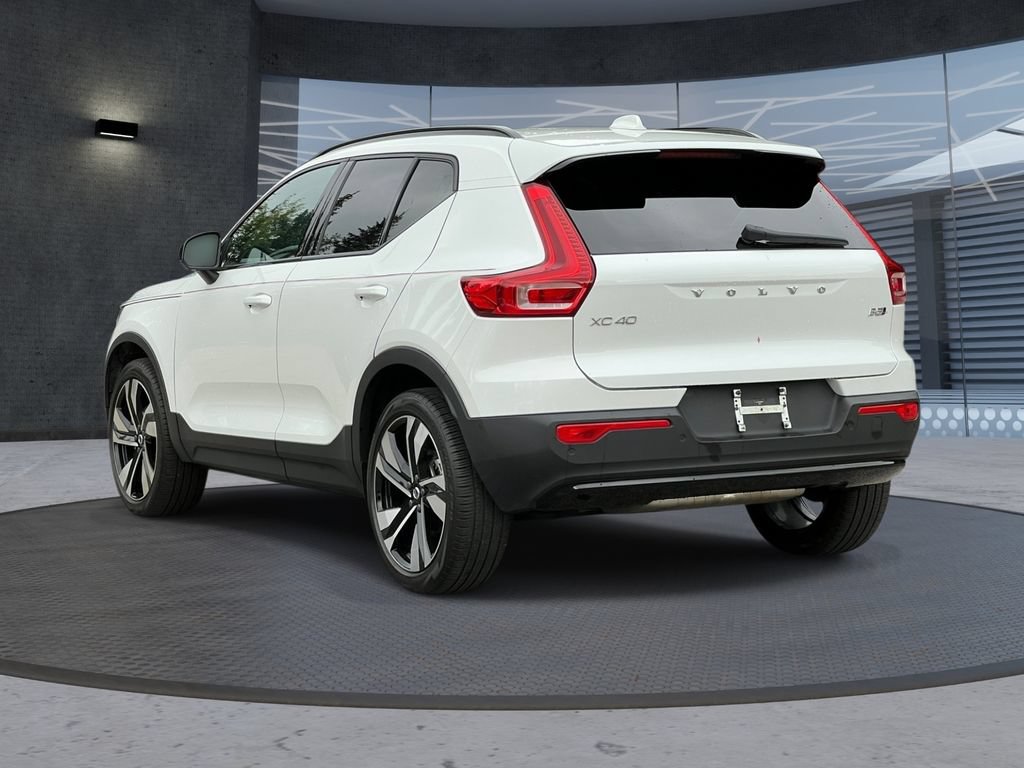Used 2023 Volvo XC40 B5 Ultimate w/ Protection Package Premier AWD/4WD image 3