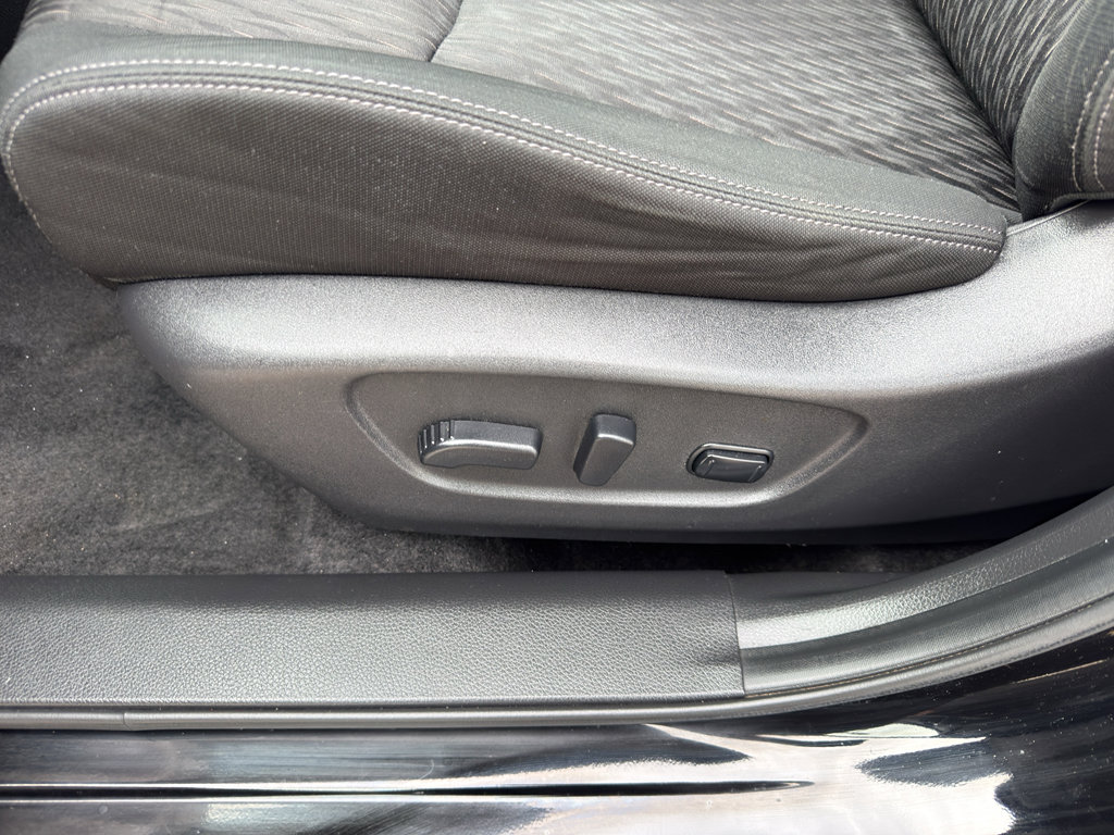 Used 2019 Nissan Rogue SV w/ Sun & Sound Touring Package AWD/4WD image 15