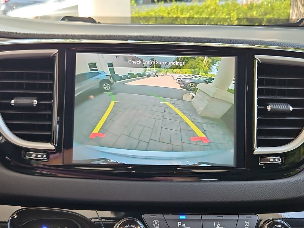Used 2024 Chrysler Pacifica Touring-L FWD image 18