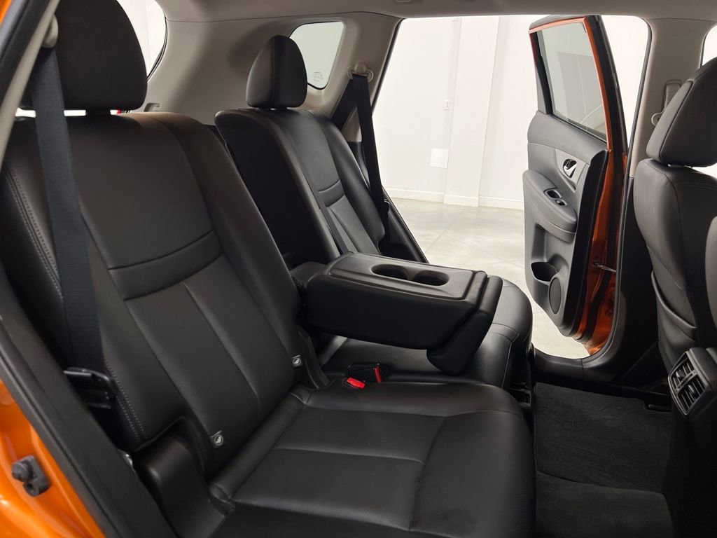 Used 2017 Nissan Rogue SL image 18