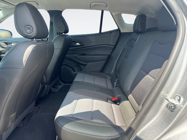 Used 2025 Chevrolet Trax LT FWD image 21