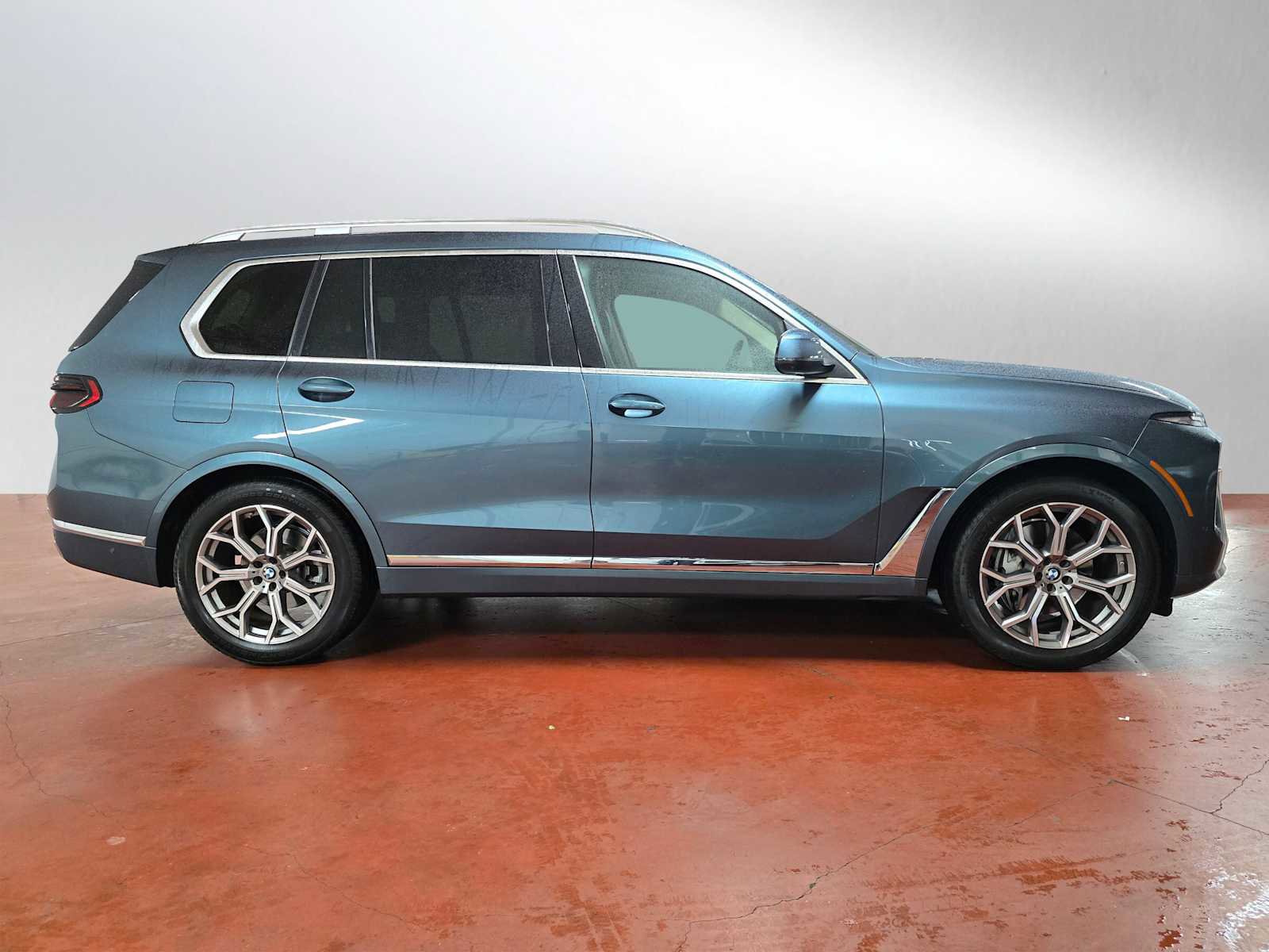 Used 2023 BMW X7 xDrive40i image 2