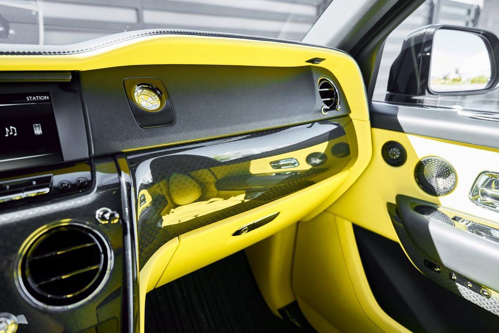 Used 2022 Rolls-Royce Cullinan Black Badge w/ Dark Exterior Package image 87