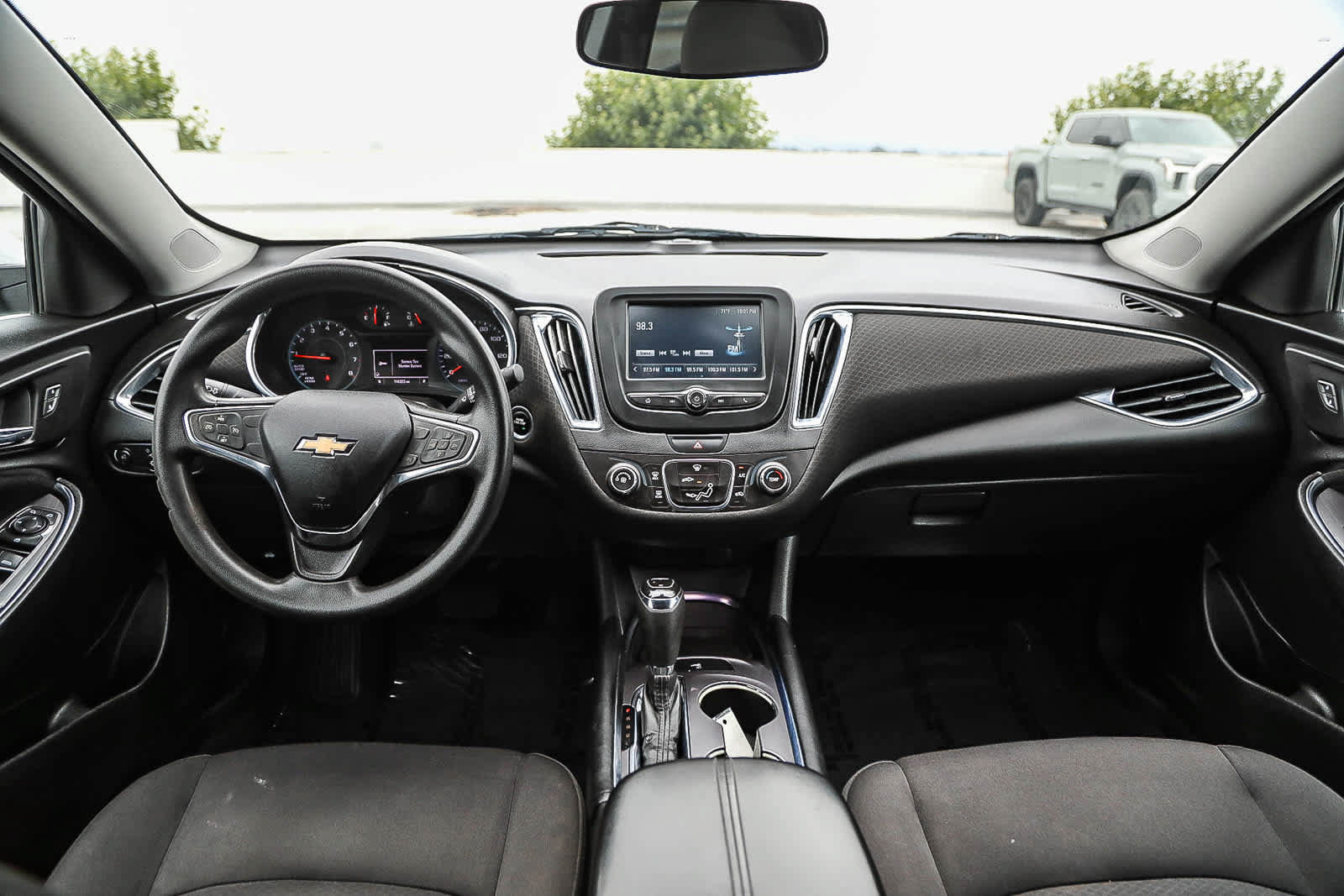 Used 2018 Chevrolet Malibu LT FWD image 12