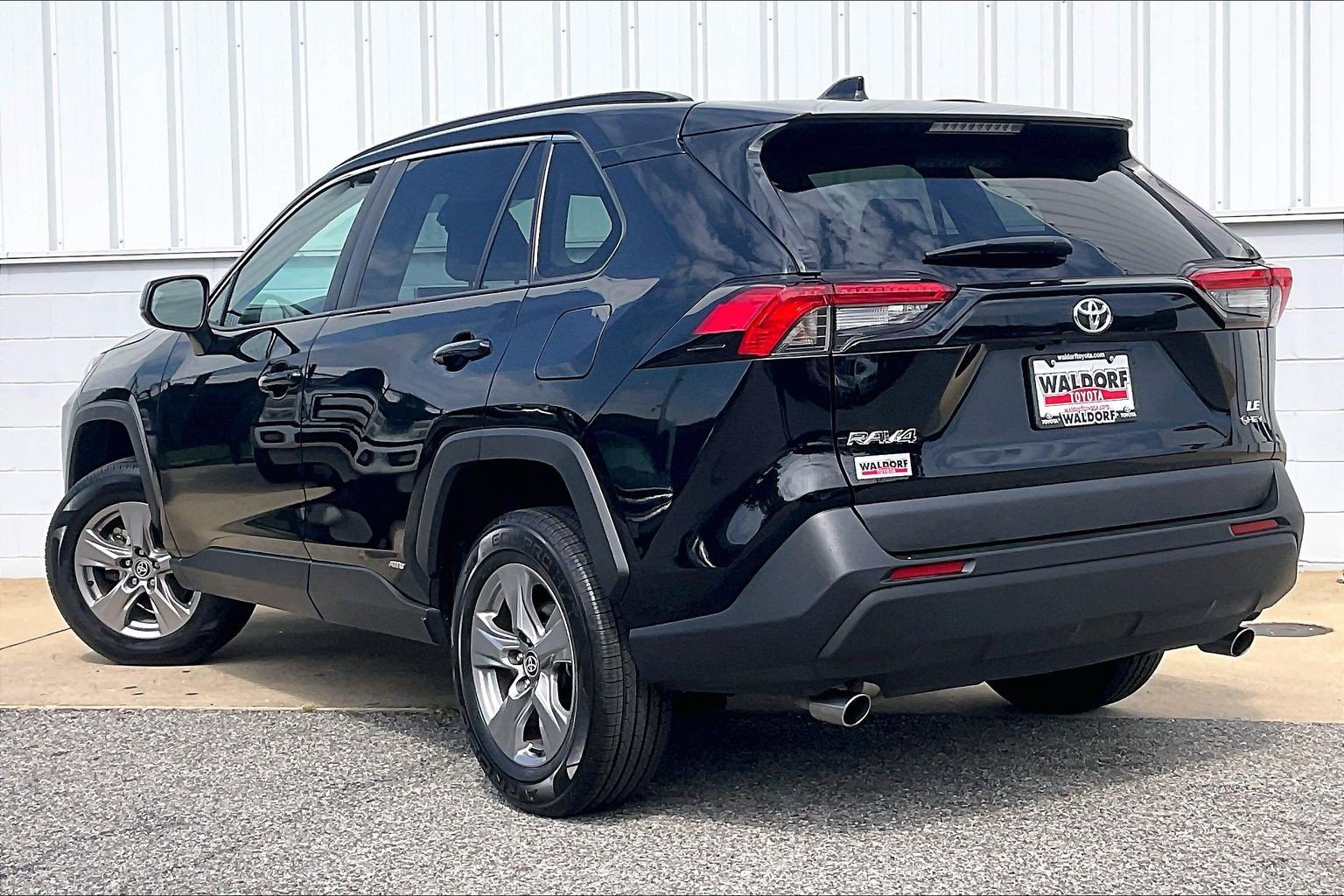 Used 2025 Toyota RAV4 LE AWD/4WD image 15