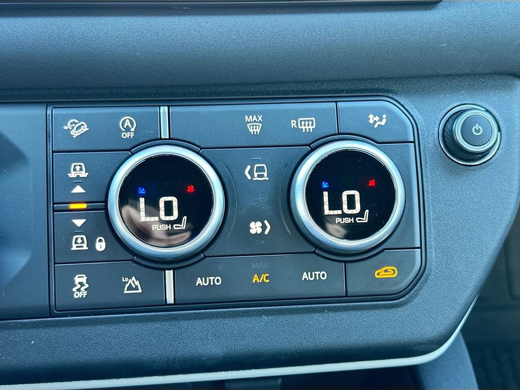 Used 2023 Land Rover Defender 130 SE image 17