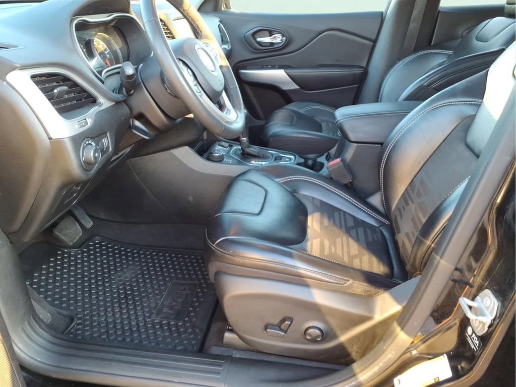 Used 2022 Jeep Cherokee Latitude w/ Sun & Sound Group image 16