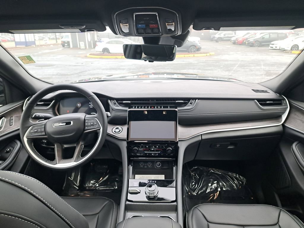 New 2025 Jeep Grand Cherokee L Limited w/ Luxury Tech Group II image 18