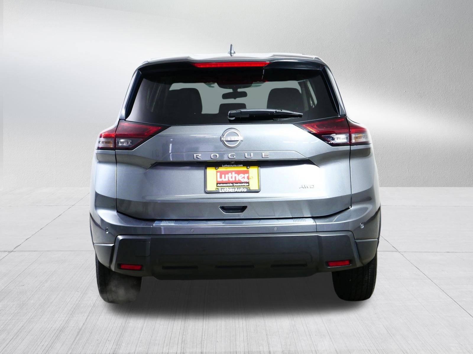 Used 2024 Nissan Rogue S AWD/4WD image 6